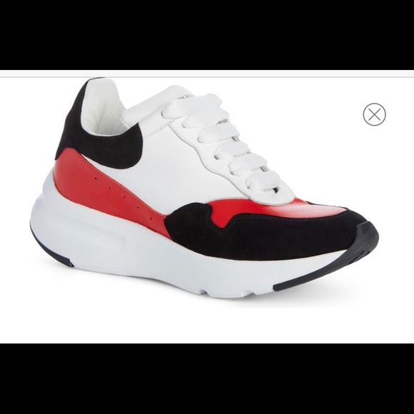 Alexander McQueen oversized laceup runner sneakers - Picture 3 of 13